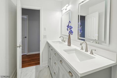 7 Mansfield Court Livingston NJ 07039