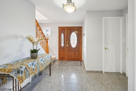 7 Mansfield Court Livingston NJ 07039