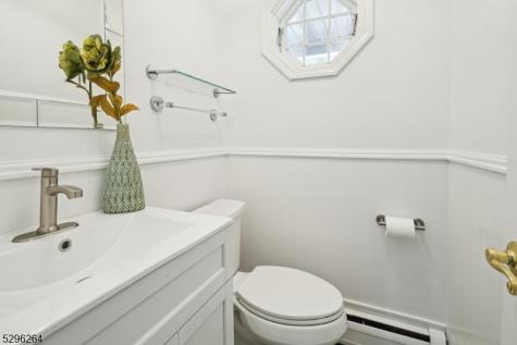 7 Mansfield Court Livingston NJ 07039