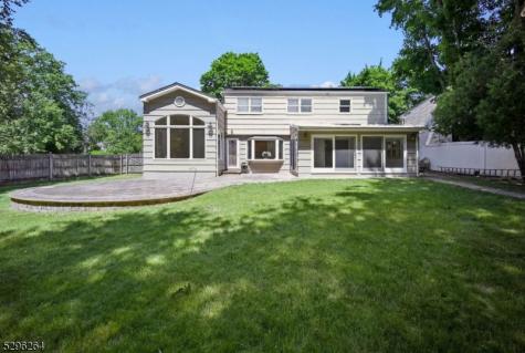 7 Mansfield Court Livingston NJ 07039