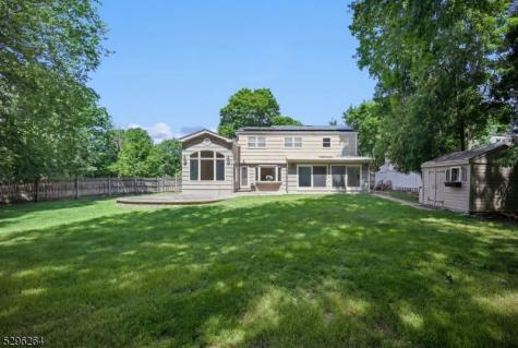 7 Mansfield Court Livingston NJ 07039