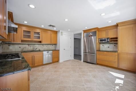 7 Mansfield Court Livingston NJ 07039