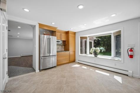 7 Mansfield Court Livingston NJ 07039