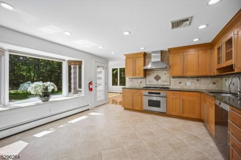 7 Mansfield Court Livingston NJ 07039