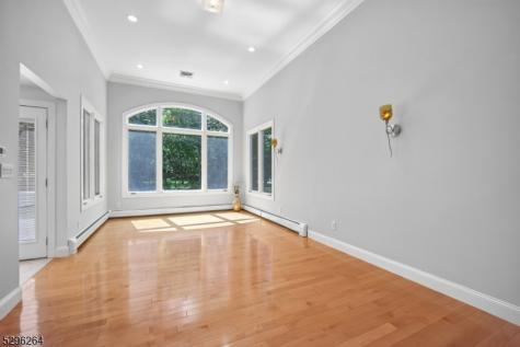 7 Mansfield Court Livingston NJ 07039