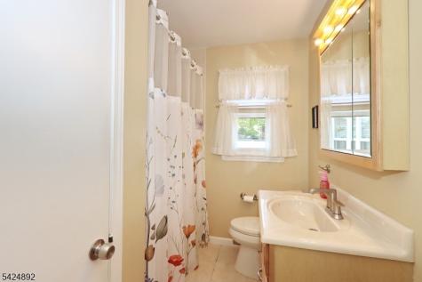 722 Pine Street Roselle Park NJ 07204