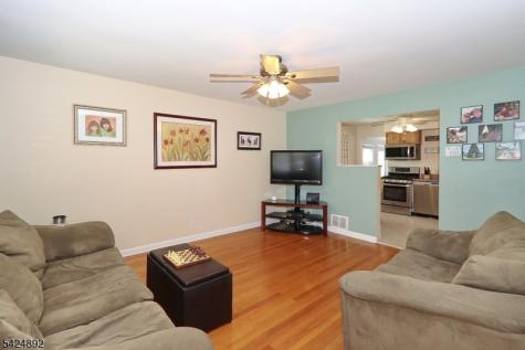 722 Pine Street Roselle Park NJ 07204