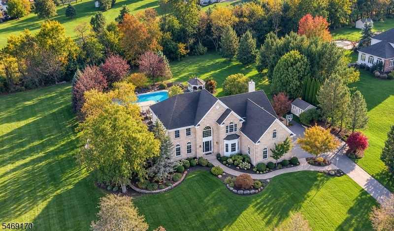 28 Nashaway Drive Raritan NJ 08551