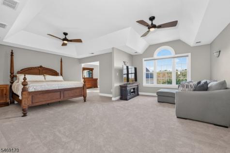 28 Nashaway Drive Raritan NJ 08551