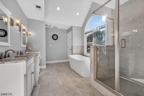 28 Nashaway Drive Raritan NJ 08551