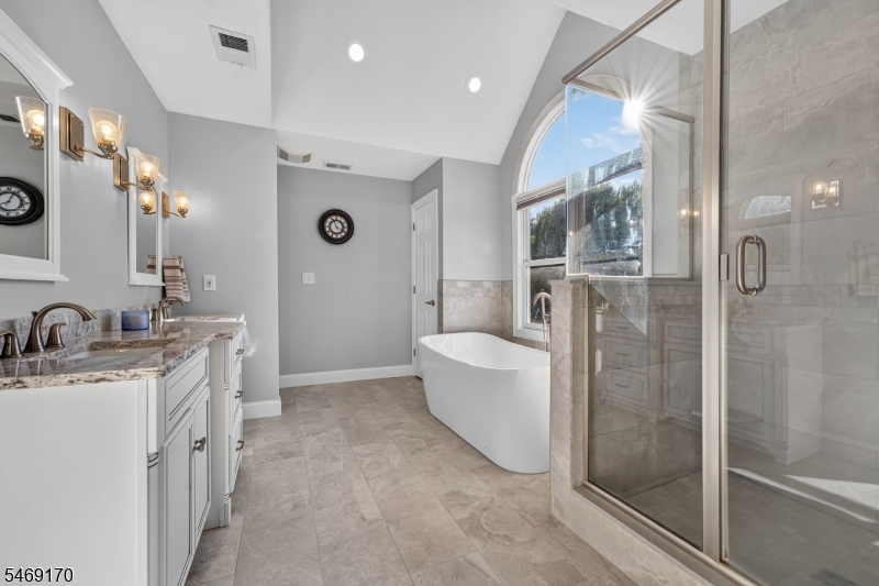 28 Nashaway Drive Raritan NJ 08551