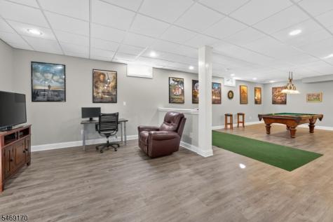 28 Nashaway Drive Raritan NJ 08551