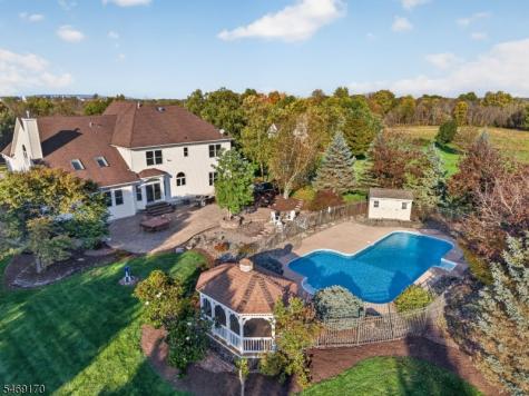 28 Nashaway Drive Raritan NJ 08551