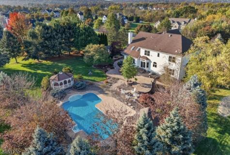 28 Nashaway Drive Raritan NJ 08551