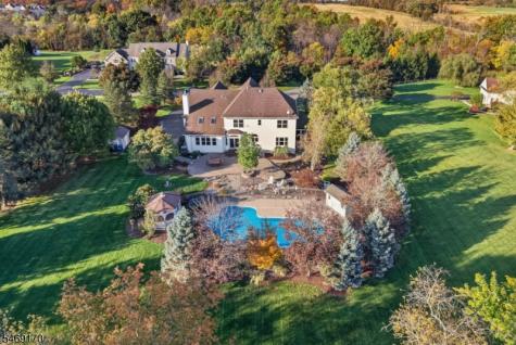 28 Nashaway Drive Raritan NJ 08551
