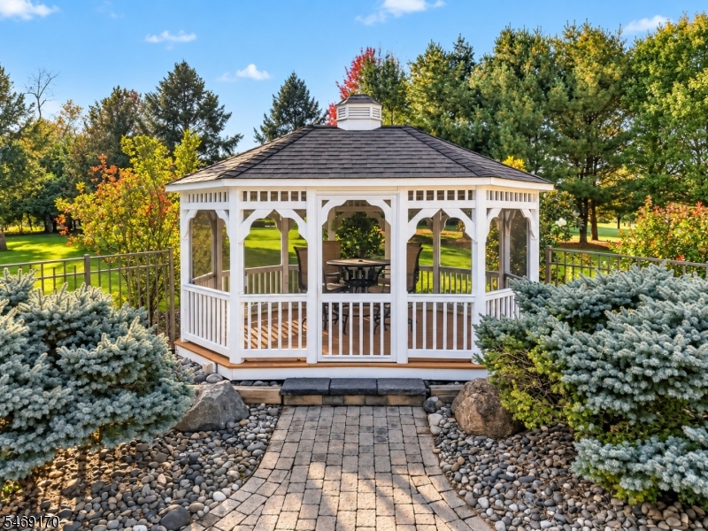 28 Nashaway Drive Raritan NJ 08551