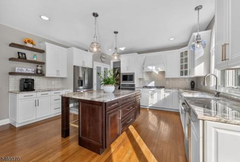 28 Nashaway Drive Raritan NJ 08551