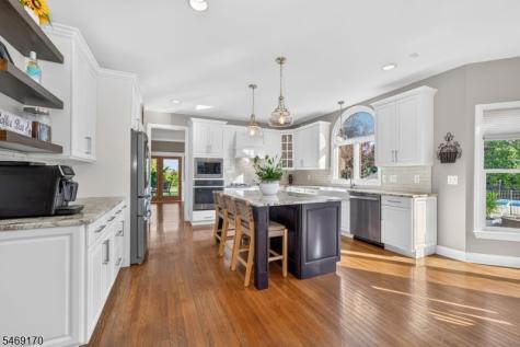 28 Nashaway Drive Raritan NJ 08551