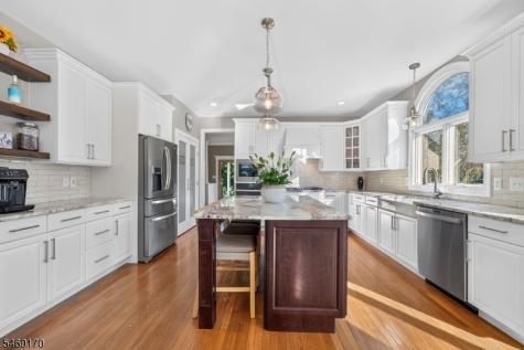 28 Nashaway Drive Raritan NJ 08551