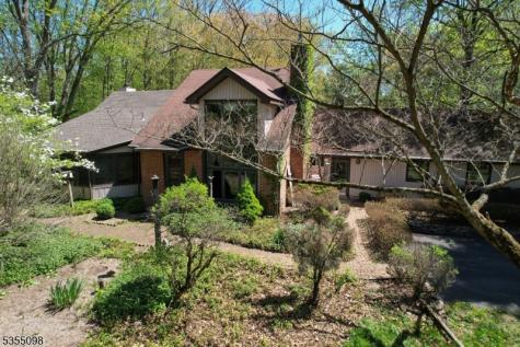 22 Pine Hill Road Delaware NJ 08559