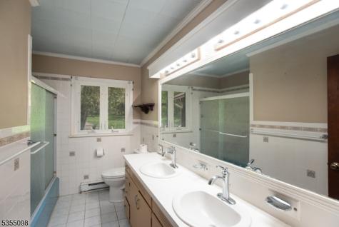 22 Pine Hill Road Delaware NJ 08559