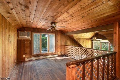22 Pine Hill Road Delaware NJ 08559