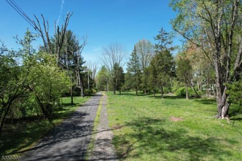 22 Pine Hill Road Delaware NJ 08559