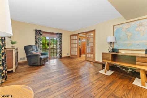 4 Drake Court Holland NJ 08848