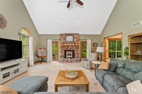 4 Drake Court Holland NJ 08848