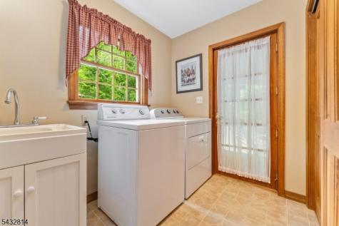 4 Drake Court Holland NJ 08848