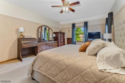 4 Drake Court Holland NJ 08848