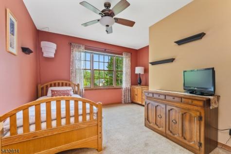 4 Drake Court Holland NJ 08848