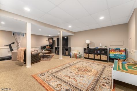 4 Drake Court Holland NJ 08848