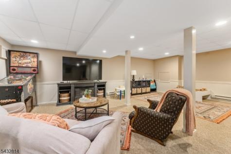 4 Drake Court Holland NJ 08848