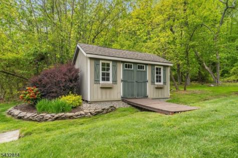 4 Drake Court Holland NJ 08848