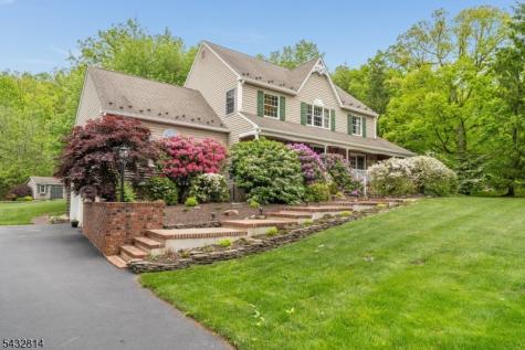 4 Drake Court Holland NJ 08848
