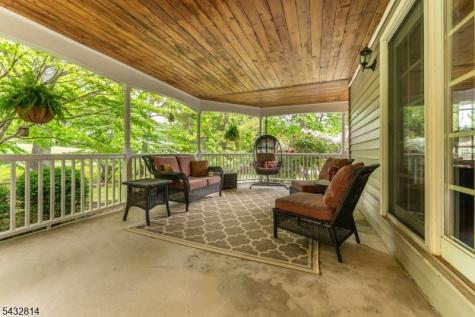 4 Drake Court Holland NJ 08848