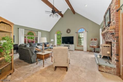 4 Drake Court Holland NJ 08848