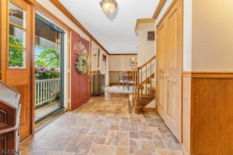 4 Drake Court Holland NJ 08848