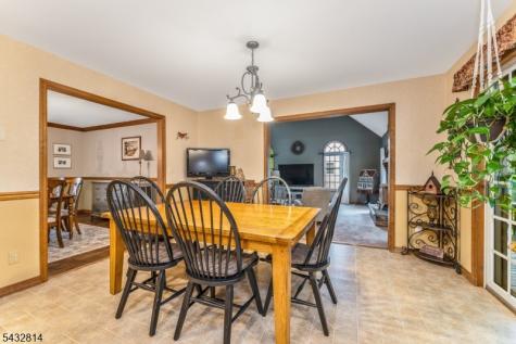 4 Drake Court Holland NJ 08848