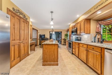 4 Drake Court Holland NJ 08848