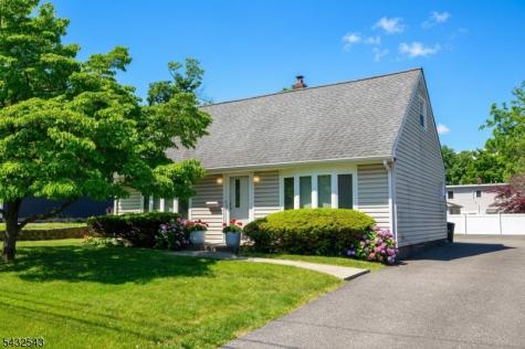 9 Pine Street Midland Park NJ 07432