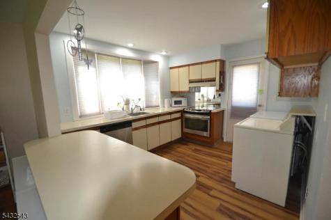 9 Pine Street Midland Park NJ 07432