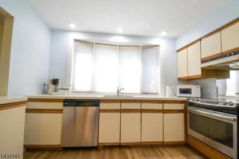 9 Pine Street Midland Park NJ 07432