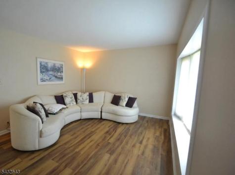 9 Pine Street Midland Park NJ 07432