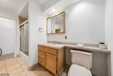 2 Caryn Place Fairfield NJ 07004