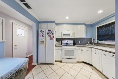 2 Caryn Place Fairfield NJ 07004