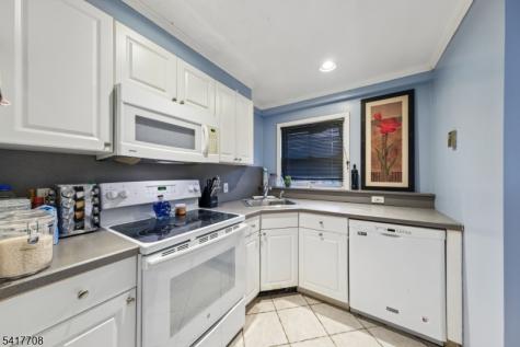 2 Caryn Place Fairfield NJ 07004