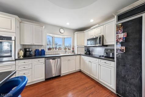 2 Caryn Place Fairfield NJ 07004