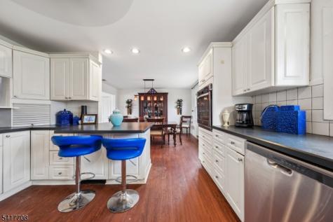 2 Caryn Place Fairfield NJ 07004
